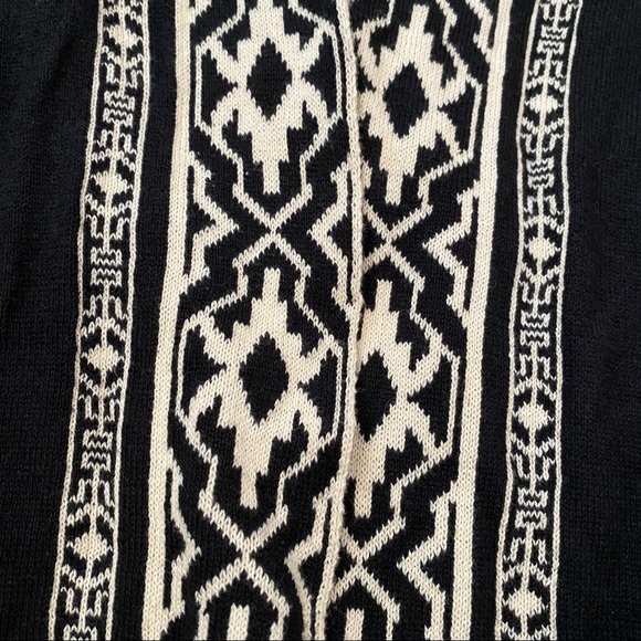 Wet Seal | Aztec Patterned Hooded Cape with Fringe | Open Front Poncho - Picture 3 of 10